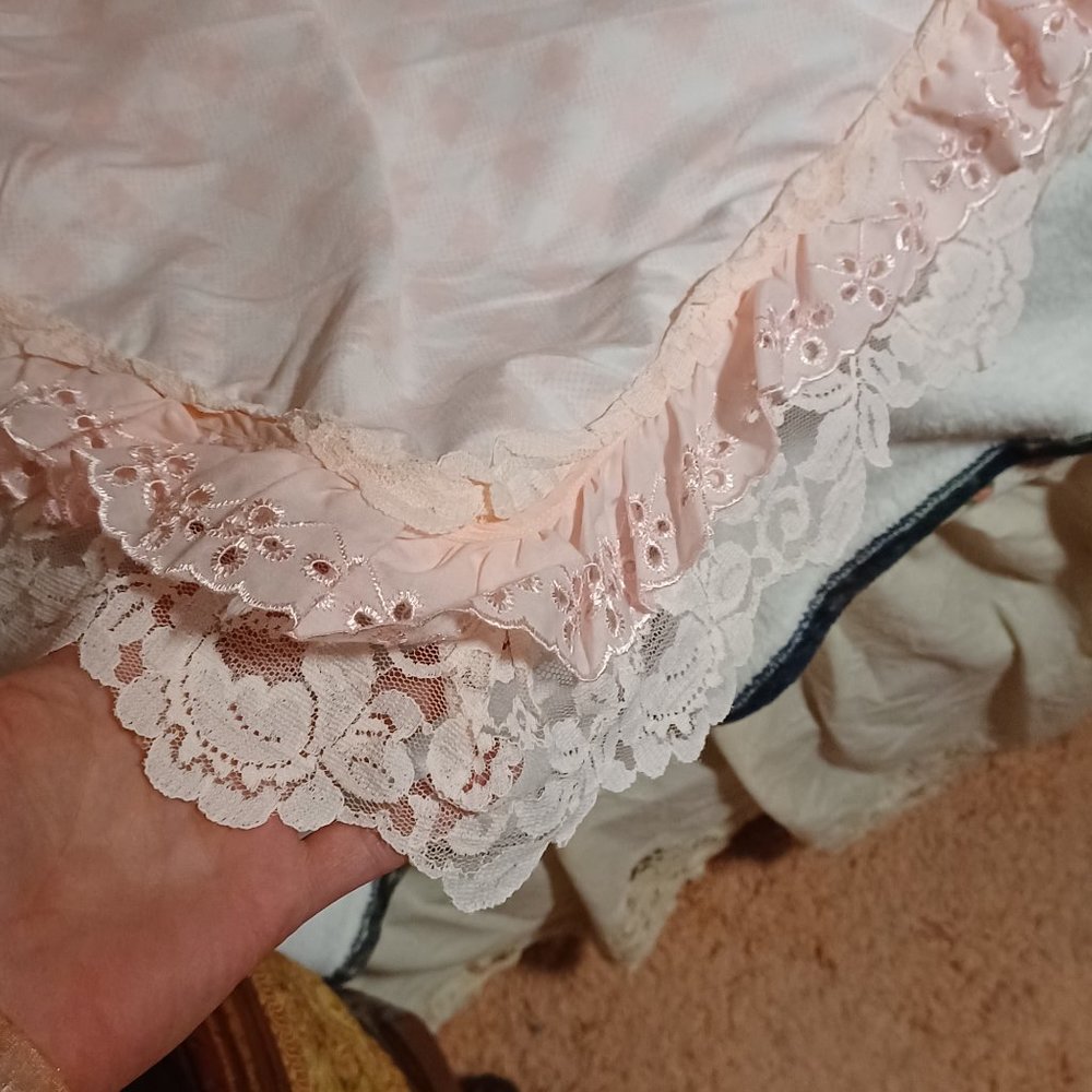 Twin Sheet Set Light Pink Gingham and Eyelet Lace